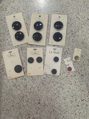 La Mode Vintage Black Buttons